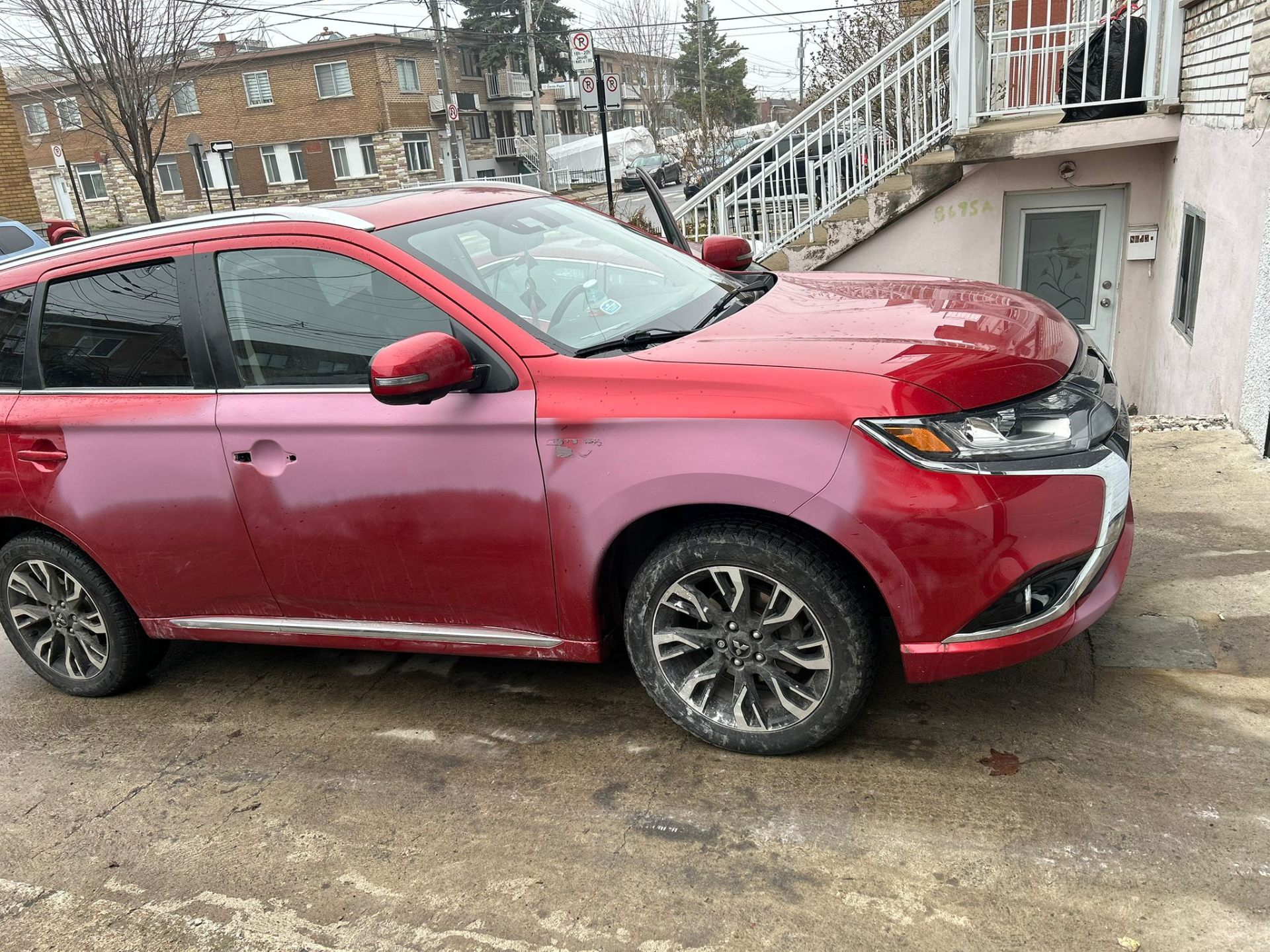 Mitsubishi Outlander rouge restauré