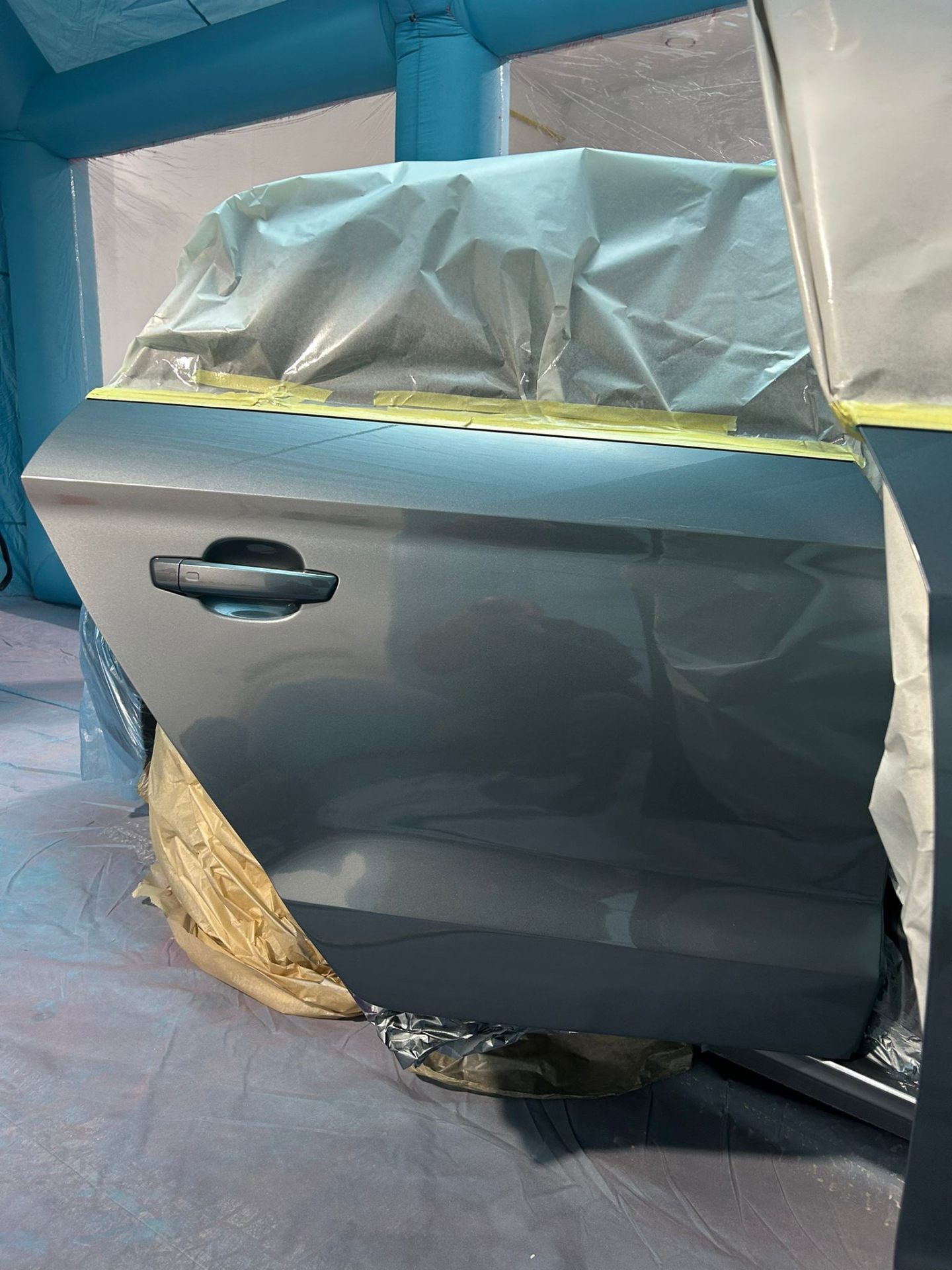 Peinture porte argent